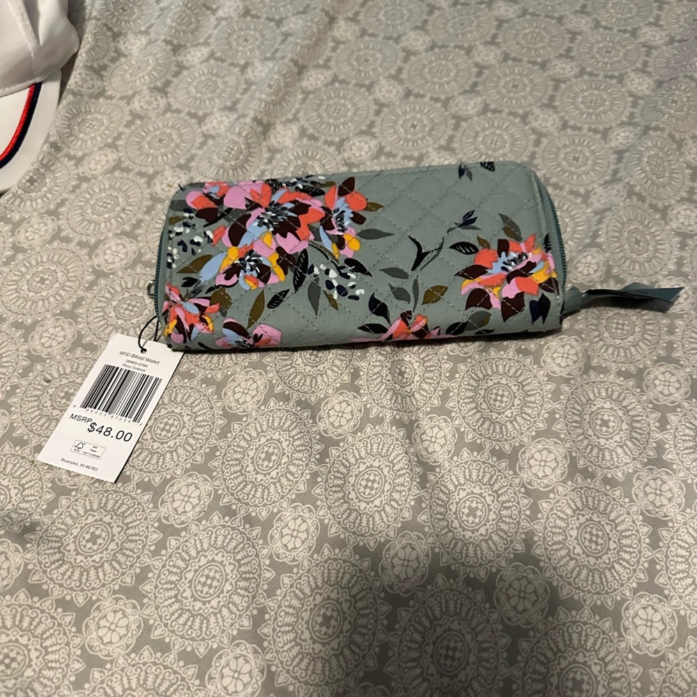 Vera Bradley Black and White RFID Women's Wallet *SEE DESC*